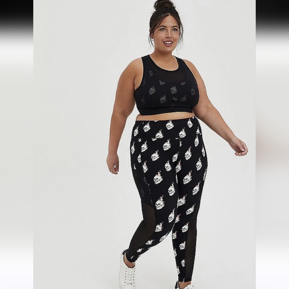 NWT Torrid 1 Set Top/Bottom Skull Flames Mesh Light Compression Workout …